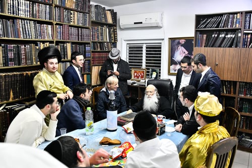 ריתחא דאורייתא עם בקבוקי היין | סעודת ליל הפורים במעון ראש ישיבת בית מאיר