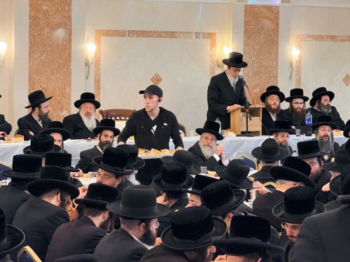 זכר צדיק לברכה: הרבי מויז'ניץ לונדון הלהיב את החסידים לדמותו היוקדת של דודו זי"ע