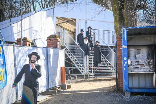 העיירה היהודית התעוררה לחיים • תיעוד ענק מהכנות לקראת ההילולא בליז'ענסק
