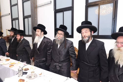 כששערי הארץ נעולים; כך ציין הרבי מליזענסק בית שמש את הילולת זקינו זי"ע 