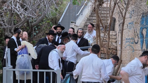 כהכנה למצוות החג: ראש כוללי 'היכל התורה' בשאיבת "מים שלנו" בהרי ירושלים