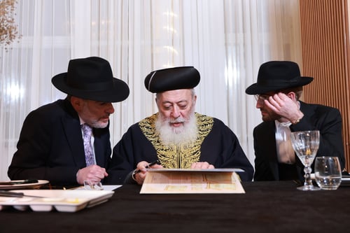 קול צהלה ורינה | המונים נטלו חלק בשמחת נישואי נכדו של הגאון רבי יצחק כהן