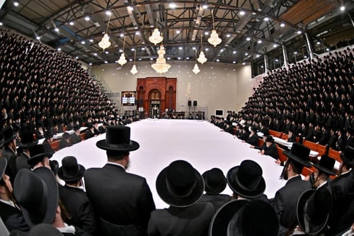 ביום ההילולא: האדמו"ר מויז'ניץ עורר רחמי שמים בטיש וזעק "אמור לצרותינו די"