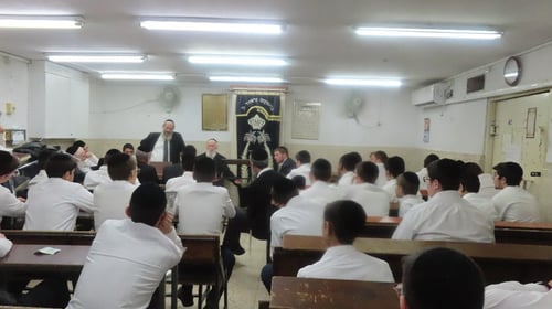 "אני לא מפחד מהטילים" | המסר של הפוסק הבכיר לבחורי הישיבה במקלט
