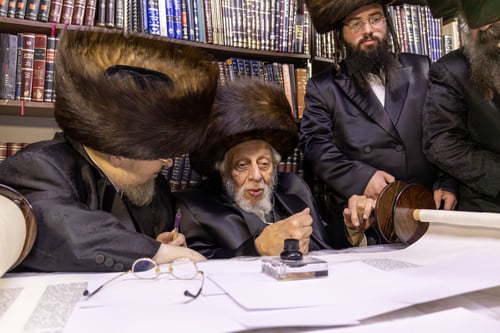 שמחה כפולה בביתר: הכנסת ספר תורה ושבע ברכות בזוועהיל • תיעוד