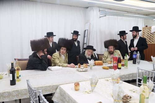 הרבנים נהרו ל'מאה שערים' | הרבי מתולדות אברהם יצחק חגג שבע ברכות לנכדתו במעונו 