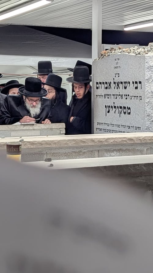הילולא קדישא בסקולען | רכבי ריקשות ואוהלי ענק בבית החיים במונסי