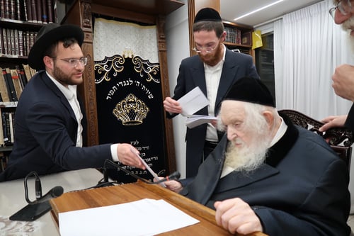 מדוע התעקש הגר"מ שטרנבוך לחלק לאברכים בעצמו את ה"קמחא דפסחא"?