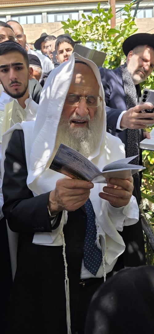 בָרָא בוֹ בְּרִיוֹת טוֹבוֹת; הגאון רבי ראובן אלבז במעמד ברכת האילנות | צפו בתיעוד