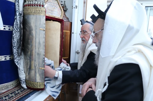 בצלו של חכם משה צדקה | תיעוד מרומם מיום ראש חודש ניסן בצל הקודש