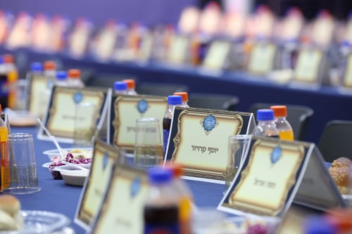 כבוד התורה ברמות | מאות ילדי קארלין תופפו יחדיו לכבודה של תורה