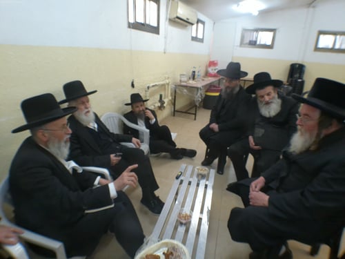 מכל החוגים והעדות | גדולי ישראל עלו לנחם את הגאון רבי אליהו טופיק