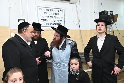 מתוך זריזות של מצווה ובכוונות טמירות ונעלות | האדמו"ר ממיאלען באפיית המצות