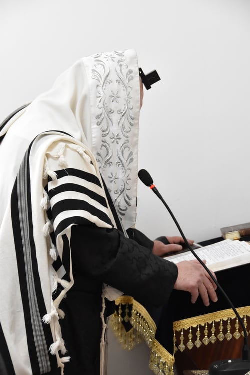 תיעוד מיוחד: הרב גרוסמן בברכת האילנות ובאפיית מצות