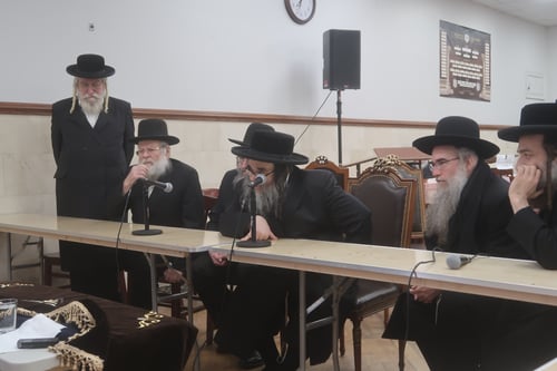 בקריה החסידית: אדמו"רים ורבנים נהרו לנחם את הרבי מקאשוי