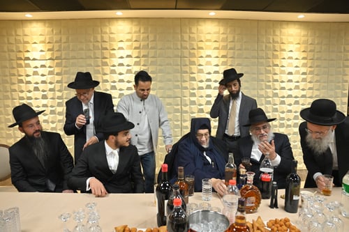 הבבא ברוך סידר קידושין: המונים נהרו לשמחת בית האדמו"ר אברהם מסעוד יהודיוף