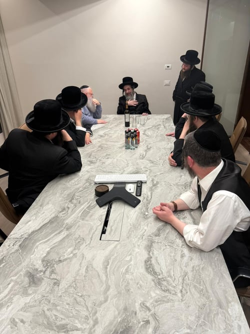 האדמו"רים התגייסו | המגבית המיוחדת בבתי פטרוני חב"ד למען "מעות חיטים"