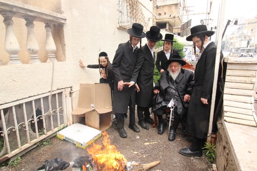 בסילודין ובקדושה: התיעוד משריפת החמץ בנאראל ובזוטשקא