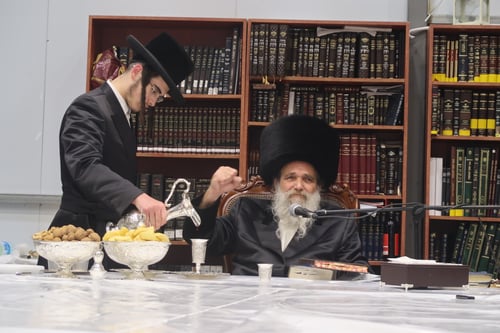 אגוזים, שקדים וכלי זמר | הטיש המרומם של האדמו"ר מאשלג בני היכלא