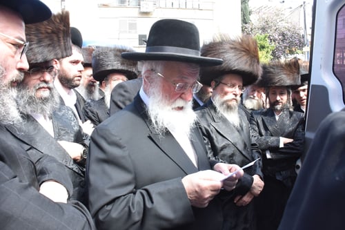 תיעוד דומע | המונים ליוו למנוחות את אשת ראש הישיבה, הרבנית נעמי דבורה כץ ע"ה