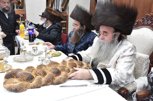שיכון ג'; רבי סיני הלברשטאם ערך סעודת הילולא לזכרו של זקינו ה"דברי חיים" זיע"א