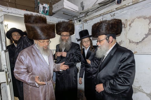 מול הר הבית עם משקפת: חג הפסח בצל הרבי מפינסק קרלין
