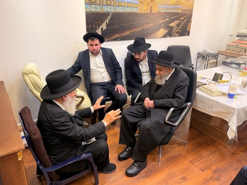 'אור החיים' באבל; מכל גווני הקשת נהרו לנחם את חבר המועצת הבכיר