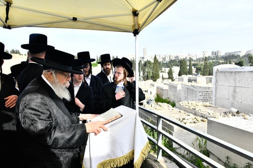 חצי יובל להסתלקות ה'אורחות אהרן': המשפיע ר' מיילך בידרמן בטיש בפינסק קרלין