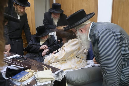 אחרי 28 שנים: הרבי מטשערנוביל הגיע למאה שערים • צפו בתיעוד מהביקור הנדיר