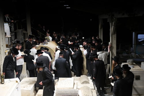 אבן שואבת בטבריה | מאות בתפילה על ציונו של מחולל היישוב החסידי בארץ הקודש