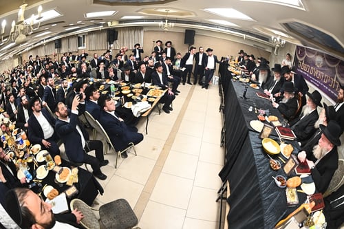 השלהבת שלא כבתה | בוגרי 'שכר שכיר' התכנסו ביום היארצייט של רבם זצ"ל