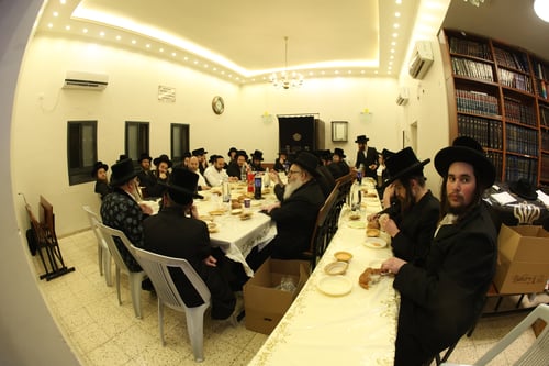 הילולת רבי ישעיה'לה בטבריה; קוגל חם וישועות אצל הרבי מראזלא
