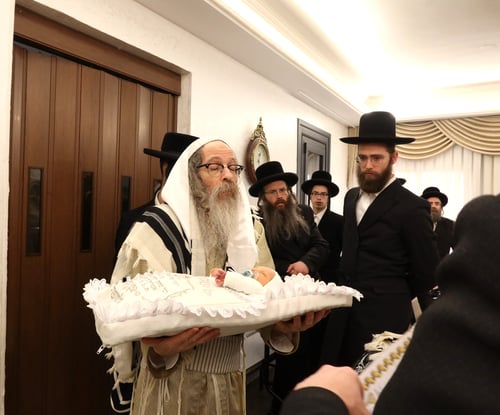 ומי כובד בסנדקאות? תיעוד מהשמחה שאיחדה את שושלות טשארנאביל ולעלוב