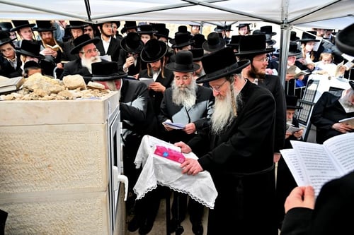 המעיין שלא פסק | חסידי ביאלה ציינו שנתיים להסתלקות ה'מבשר טוב' זצ"ל