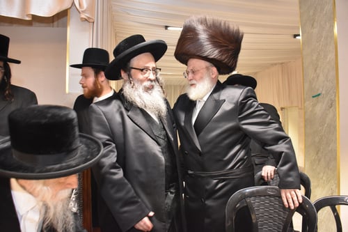 הרבי ממישקולץ הלהיב את הציבור בשמחת אירוסי נכדו עם בת הנגיד | צפו בתיעוד