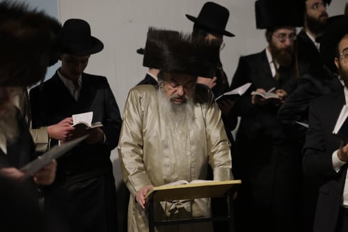 בסמטאות העתיקות | תיעוד מרהיב מצאת השבת במחיצת האדמו"ר מלעלוב בצפת