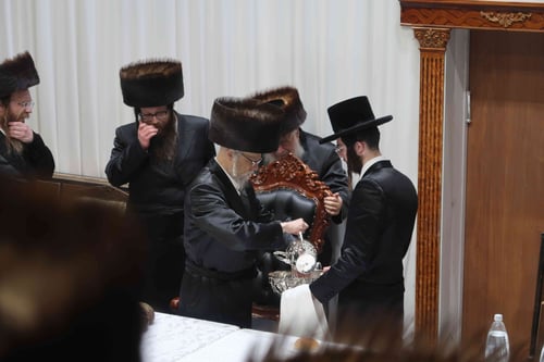 במרכז החסידות בחיפה | הרבי מסערט ויז'ניץ ערך את שולחנו לרגל הילולת דודו זצ"ל