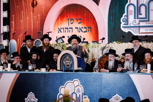 מגיל 18 ועד זקני החסידים | כך גייסה אימפריית מוסדות באבוב 45 את כל החסידות