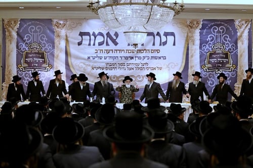 במהלך ביקור האדמו"ר בארה"ב | מעמד כבוד התורה בכולל ויז׳ניץ בבורו פארק