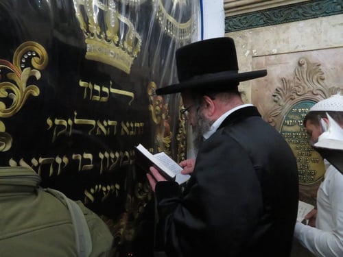 בטרם בלאגן המחסומים והאישורים | האדמו"ר מביאלה בית שמש פקד את מירון