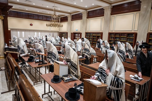 לבוש ב'פעלץ'; כך הופיע בנו הגדול של האדמו"ר מסקווירא לביקור הוד במונטריאול