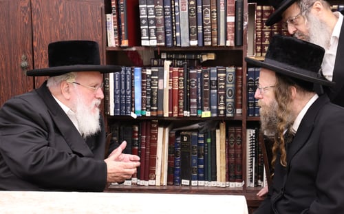 זעקת רמת שלמה | רבני השכונה התכנסו אצל הגר"מ שטרנבוך למנוע את המגיפה