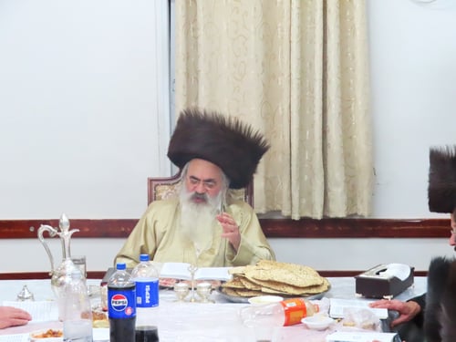 עם מצות על השולחן | שבת 'פסח שני' של האדמו"ר מלעלוב ירושלים בבית שמש