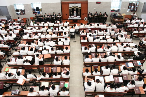 כמו ללכת לכנסייה; הגר"ח פיינשטיין במתקפה חריפה נגד 'המסלולים החרדיים'