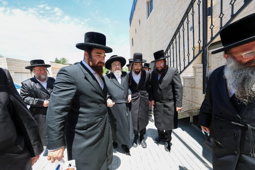 סגירת מעגל ב-2 בלילה | הגרי"מ שכטר הגיע למירון לאחר 20 שנה וזעק: "רבי שמעון, בטל הגזירות!"