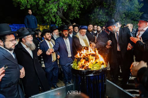 המסורת לא נקטעה; הראשל"צ הגרש"מ עמאר הגיע באישון ליל למירון | תיעוד