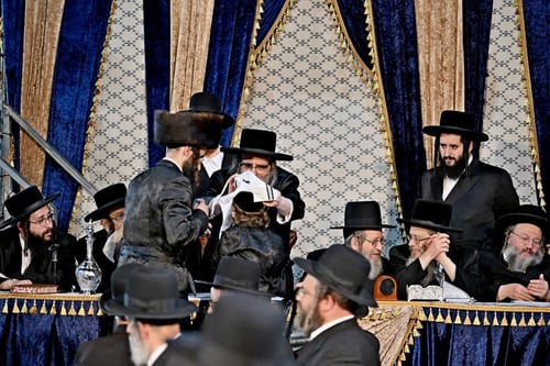 במרכז השיכון החסידי | שלהבת האש אצל רבי חיים צבי מייזליש בבני ברק