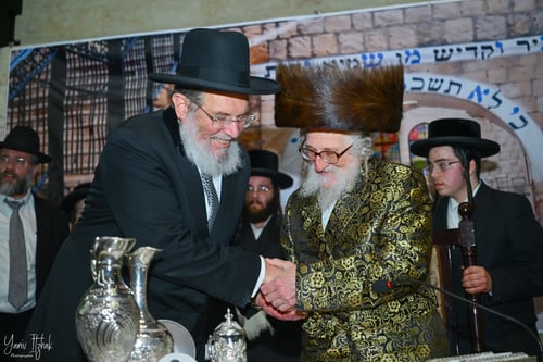 אשליה אופטית בלב נתניה; כשלרגע היה נדמה כי הרב הראשי נצפה בחצר הציון במירון