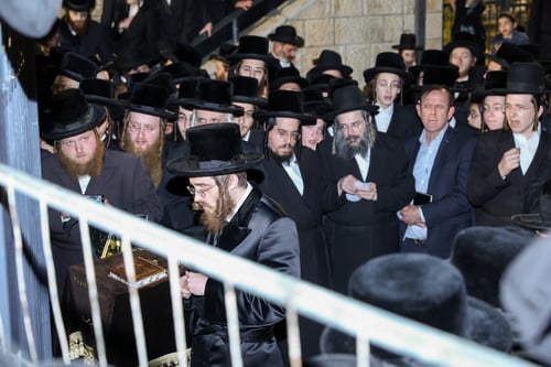 ימי תשלומין לרבי שמעון; גדולי ישראל פקדו את אתרא קדישא בליל שישי האחרון | צפו
