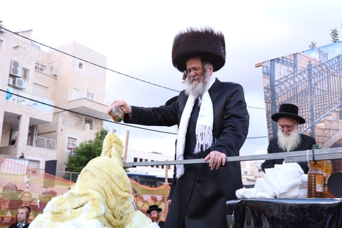 כמו ב'נעילה' | המעמד הנשגב של הרבי מדינוב בשקיעתה של חמה • צפו